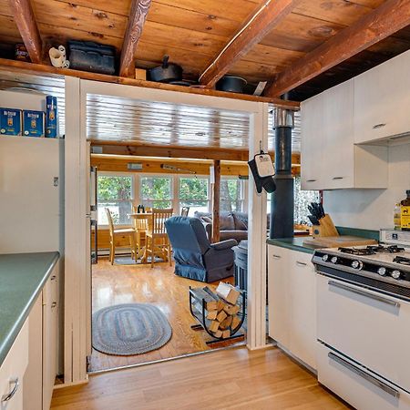 Waterfront Home On Lake Champlain With Dock And Kayaks Orwell Exteriér fotografie